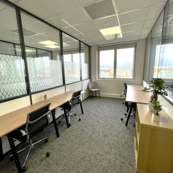 Bureau privé 12 m² 4 postes Location bureau Boulevard des Bouvets Nanterre 92000 - photo 2