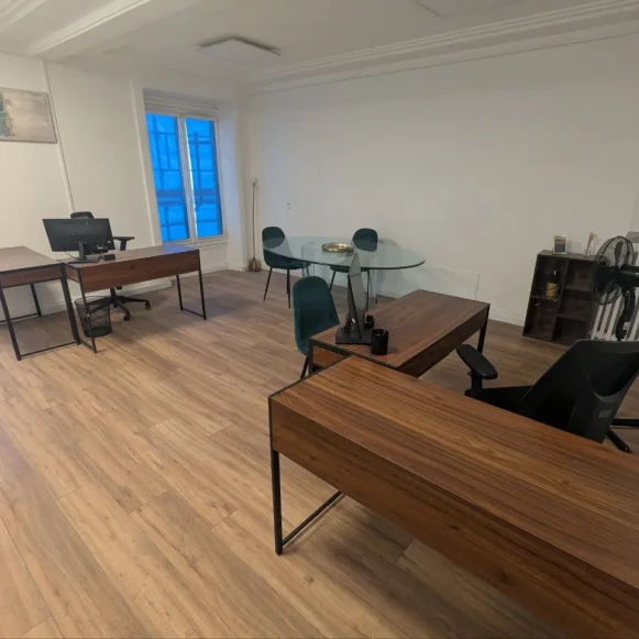 Bureau privé 24 m² 4 postes Location bureau Rue de Rivoli Paris 75001 - photo 1