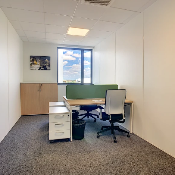 Bureau privé 15 m² 2 postes Coworking Rue aux Arènes Metz 57000 - photo 3