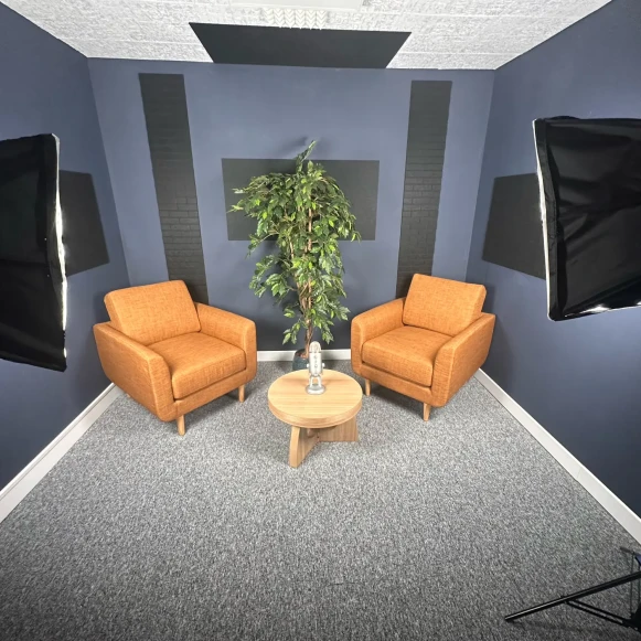 Bureau privé 75 m² 13 postes Location bureau Rue du Lieutenant Petit le Roy Chevilly-Larue 94550 - photo 2