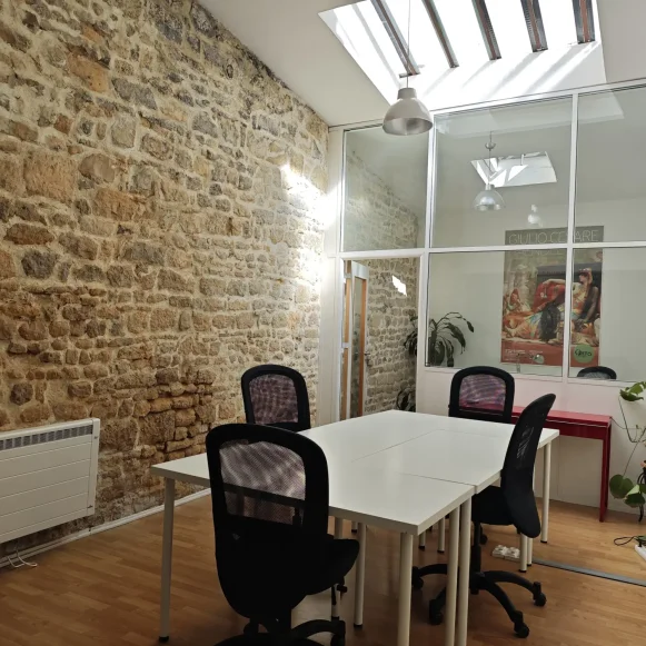 Bureau privé 33 m² 10 postes Location bureau Rue Saint-Antoine Paris 75004 - photo 1