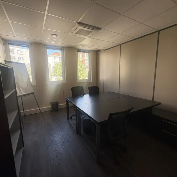 Bureau privé 14 m² 4 postes Location bureau Rue Marcel Mérieux Lyon 69007 - photo 1