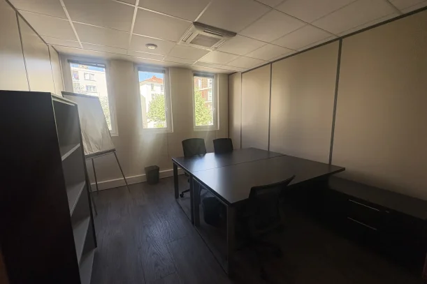 Bureau privé - 69007 - 4 postes - 650€