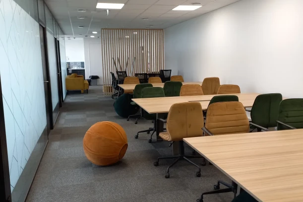 Open Space - 49800 - 18 postes - 190€