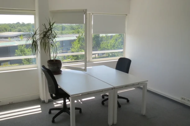 Bureau privé - 44470 - 2 postes - 385€