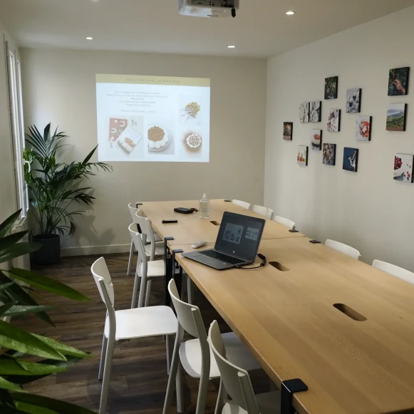 Bureau privé 25 m² 6 postes Location bureau Rue de Tocqueville Paris 75017 - photo 5