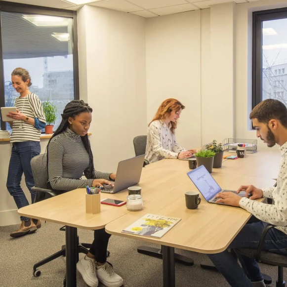 Bureau privé 17 m² 5 postes Coworking Avenue de Colmar Rueil-Malmaison 92500 - photo 1