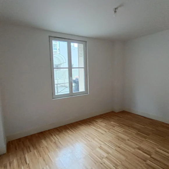 Bureau privé 13 m² 2 postes Location bureau Rue des Annelets Paris 75019 - photo 4