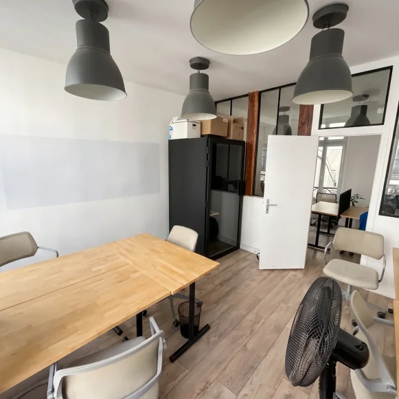 Bureau privé 30 m² 8 postes Location bureau Rue Saint Denis Paris 75002 - photo 5