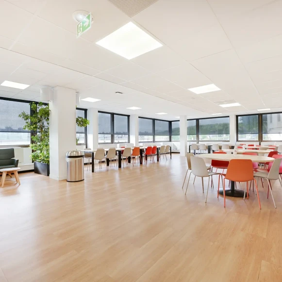 Bureau privé 53 m² 16 postes Coworking Rue Royale Saint-Cloud 92210 - photo 8