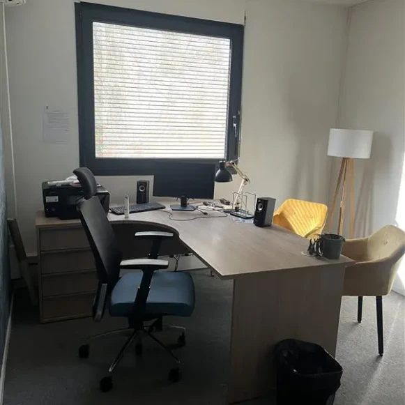 Bureau privé 10 m² 2 postes Location bureau Rue Sainte-Geneviève Lyon 69006 - photo 5