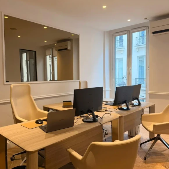 Bureau privé 12 m² 2 postes Location bureau Rue Mandar Paris 75002 - photo 1