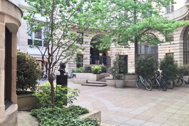 Open Space - 75002 - 7 postes - 600€