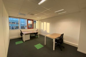 Bureau privé - 35760 - 3 postes - 990€