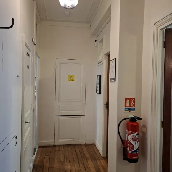 Espace indépendant 80 m² 8 postes Location bureau Rue Jonquoy Paris 75014 - photo 6