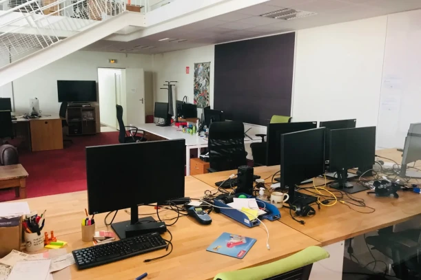 Open Space - 69003 - 15 postes - 110€