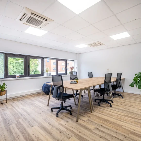 Bureau privé 24 m² 5 postes Coworking Boulevard Albert Einstein Nantes 44300 - photo 1