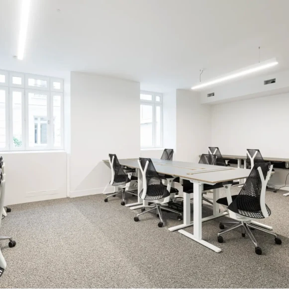 Bureau privé 30 m² 10 postes Location bureau Rue de Montholon Paris 75009 - photo 1