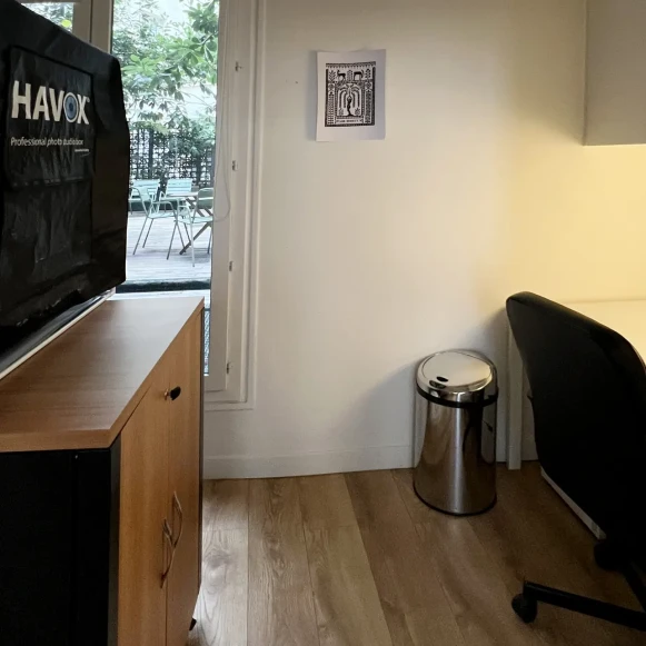 Open Space  1 poste Location bureau Rue d'Amsterdam Paris 75008 - photo 3