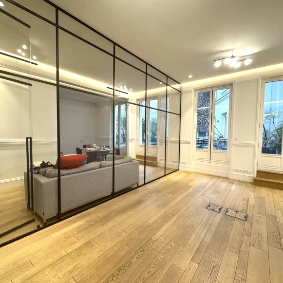 Espace indépendant 247 m² 32 postes Location bureau Avenue Franklin Delano Roosevelt Paris 75008 - photo 1