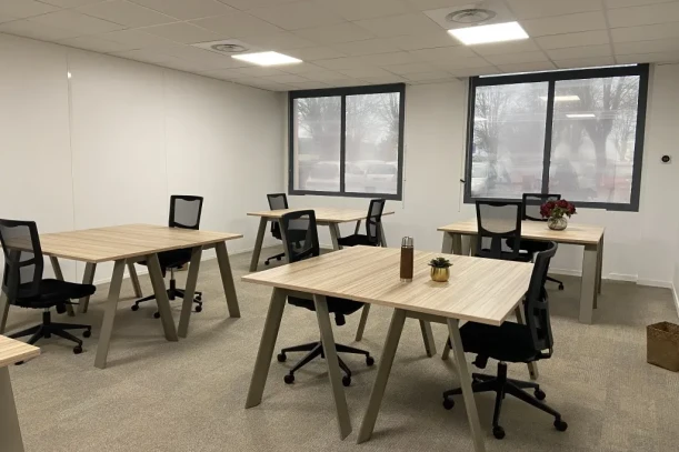 Bureau privé - 86000 - 5 postes - 811€