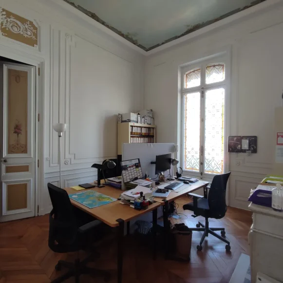Espace indépendant 18 m² 3 postes Location bureau Rue Chanzy Le Mans 72000 - photo 1