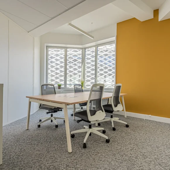Bureau privé 20 m² 4 postes Location bureau Rue de Châtillon Rennes 35000 - photo 1