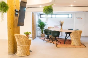 Open Space - 33000 - 4 postes - 310€