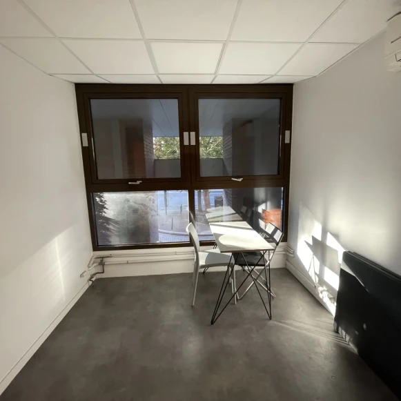 Bureau privé 7 m² 1 poste Location bureau Avenue Jean Lolive Pantin 93500 - photo 2