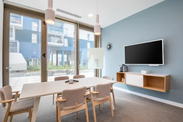 Bureau privé - 13008 - 10 postes - 4615€