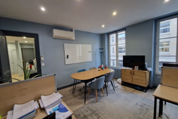 Bureau privé - 75008 - 4 postes - 2000€
