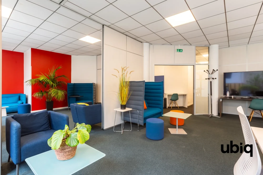 Bureau privé - 75010 - 3 postes - 2100€