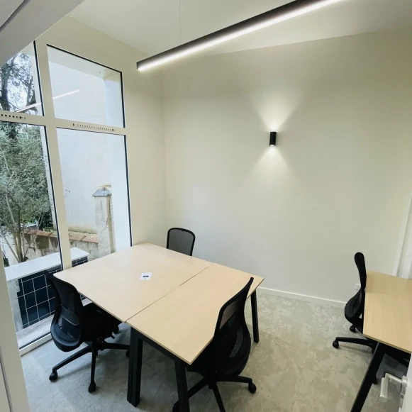 Bureau privé 15 m² 3 postes Location bureau Rue Turenne Bordeaux 33000 - photo 2