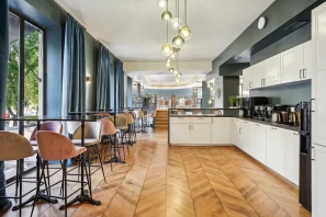 Le Saint-Lazare Place de Clichy