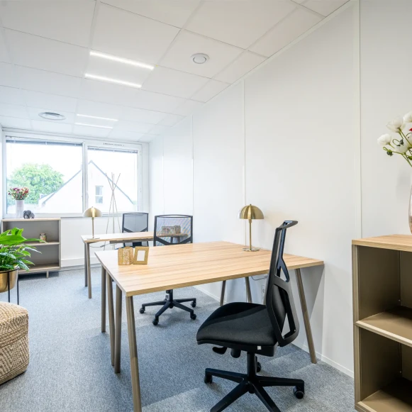 Bureau privé 13 m² 3 postes Location bureau Rue des Courtillons Bruz 35170 - photo 1