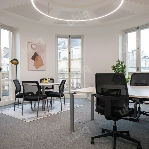 Bureau privé 14 m² 4 postes Coworking Rue du Louvre Paris 75001 - photo 1
