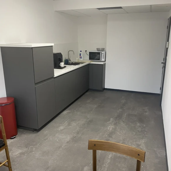 Bureau privé 8 m² 2 postes Location bureau Allée Jacques Frimot Rennes 35000 - photo 3