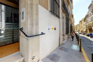 Bureau privé - 13006 - 3 postes - 1689€