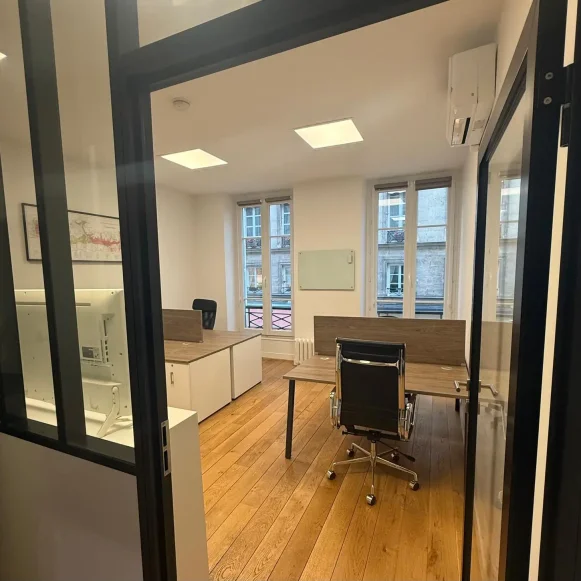Bureau privé 25 m² 4 postes Location bureau Rue Vignon Paris 75008 - photo 2