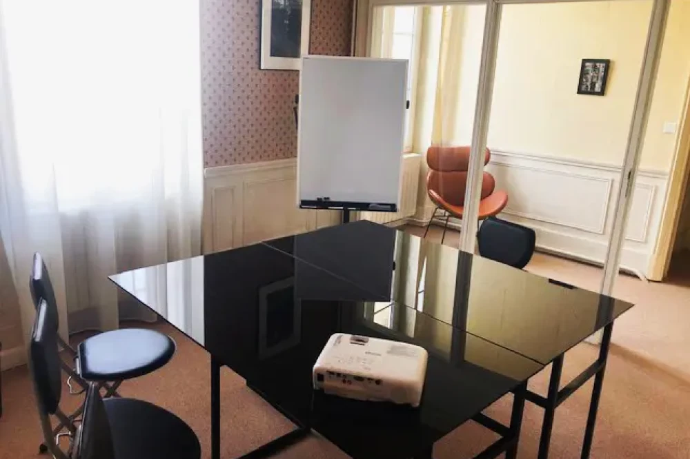 Open Space - 84000 - 18 postes - 200€