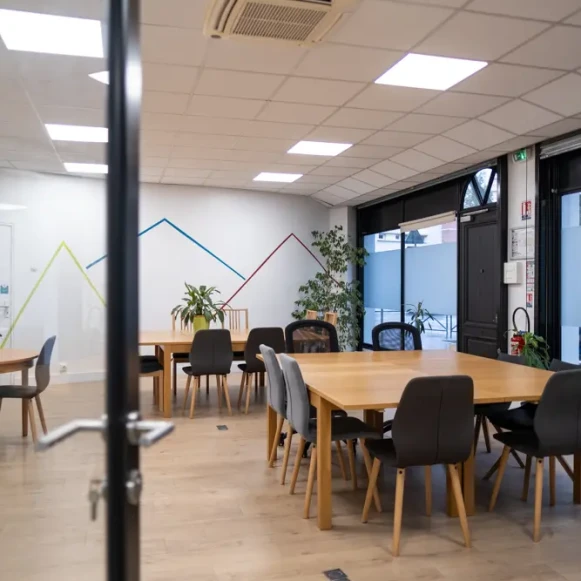 Bureau privé 70 m² 10 postes Coworking Rue Francis de Pressensé Villeurbanne 69100 - photo 3