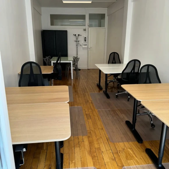 Bureau privé 35 m² 6 postes Location bureau Rue Saint-Marc Paris 75002 - photo 4