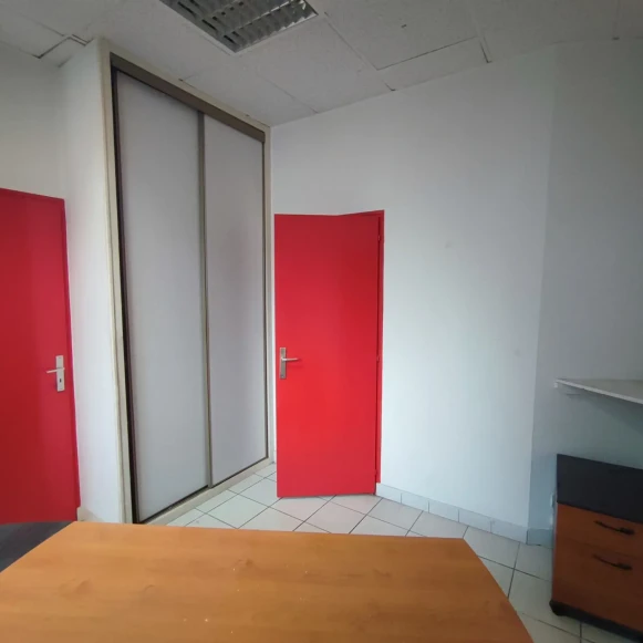 Bureau privé 11 m² 1 poste Location bureau Boulevard Pasteur Nantes 44100 - photo 3