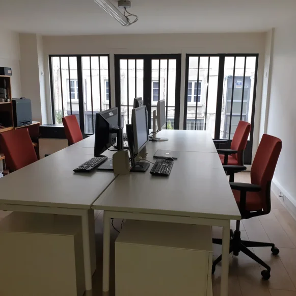 Bureau privé 55 m² 4 postes Location bureau Rue Saint-Maur Paris 75010 - photo 1