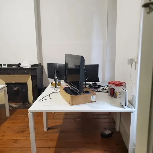 Bureau privé 28 m² 6 postes Coworking Rue des Lois Toulouse 31000 - photo 3