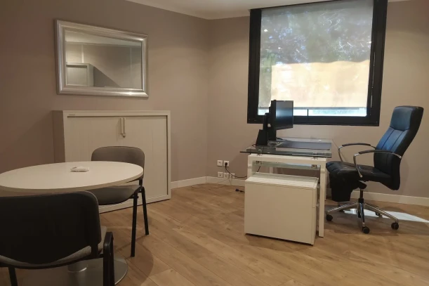 Bureau privé - 06410 - 4 postes - 1200€