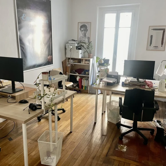 Bureau privé 15 m² 4 postes Coworking Rue de Nantes Paris 75019 - photo 1