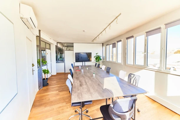 Espace indépendant - 13002 - 15 postes - 940€