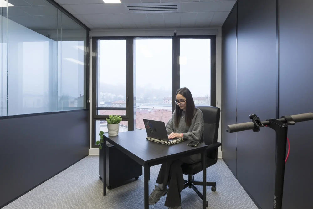 Bureau privé - 69009 - 2 postes - 855€