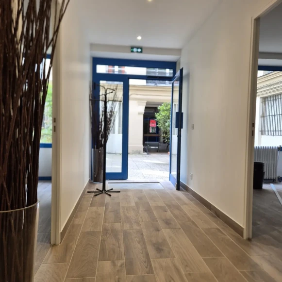 Bureau privé 12 m² 2 postes Location bureau Rue de Montholon Paris 75009 - photo 3